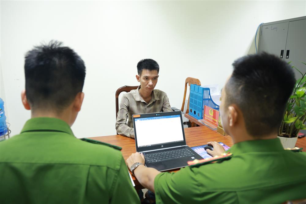 Lê Quang Nguyên tại cơ quan Công an.
