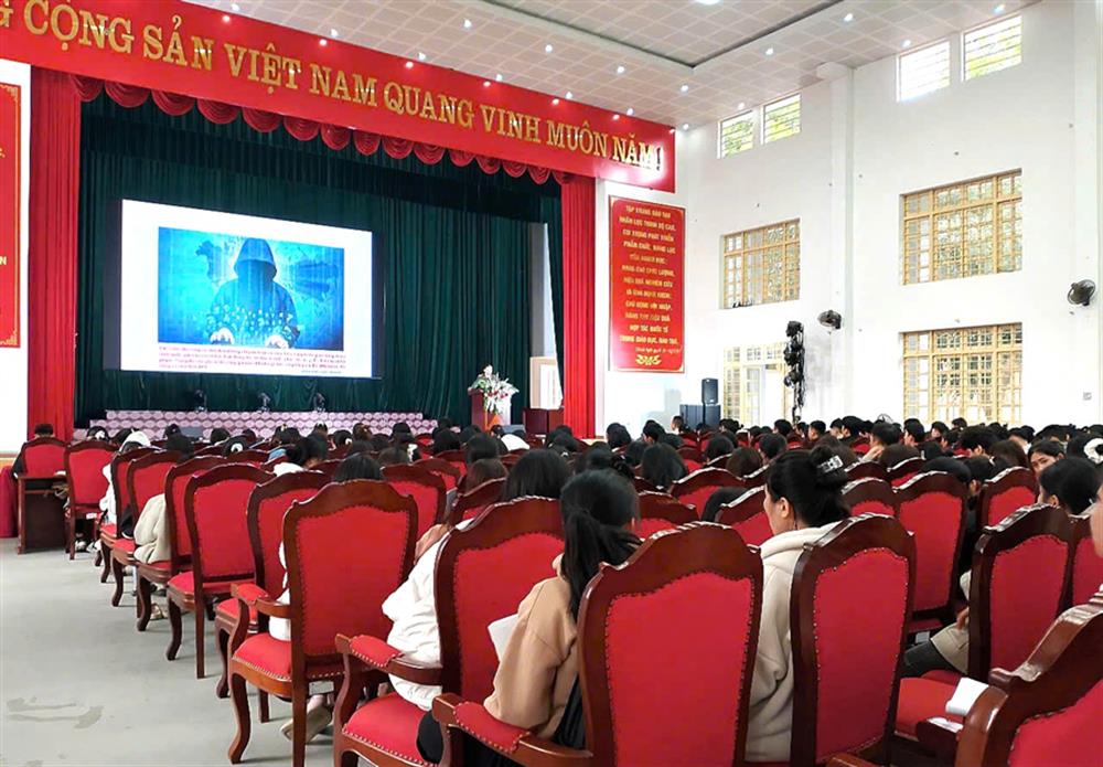 Tăng cường tuyên truyền về các thủ đoạn của tội phạm trên không gian mạng.