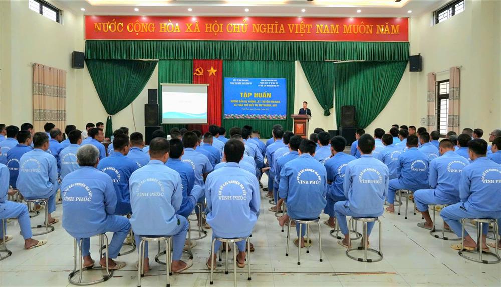 Cơ sở cai nghiện tổ chức tuyên truyền, hướng dẫn dự phòng lây nhiễm HIV/AIDS và tuân thủ điều trị hiệu quả cho học viên tại cơ sở.