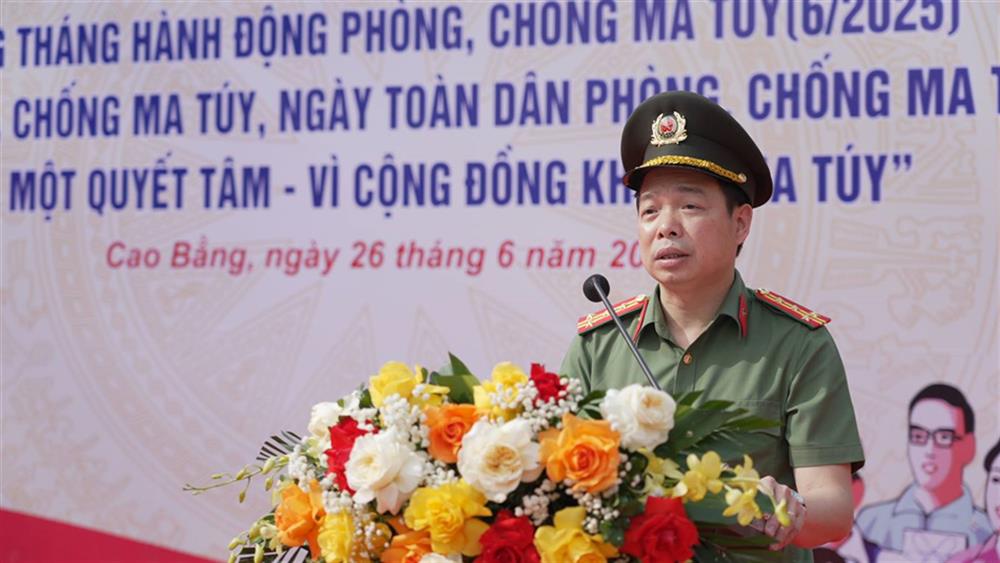 Đại tá Nguyễn Quang Vinh, Giám đốc Công an tỉnh phát biểu tại buổi Lễ.