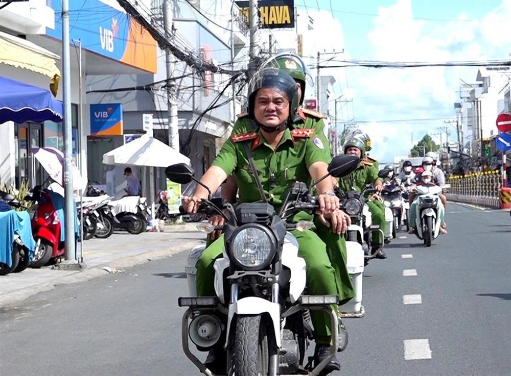 Lực lượng Công an đẩy mạnh tuần tra, kiểm soát, tăng cường thiết lập trật tự đô thị, trật tự công cộng.