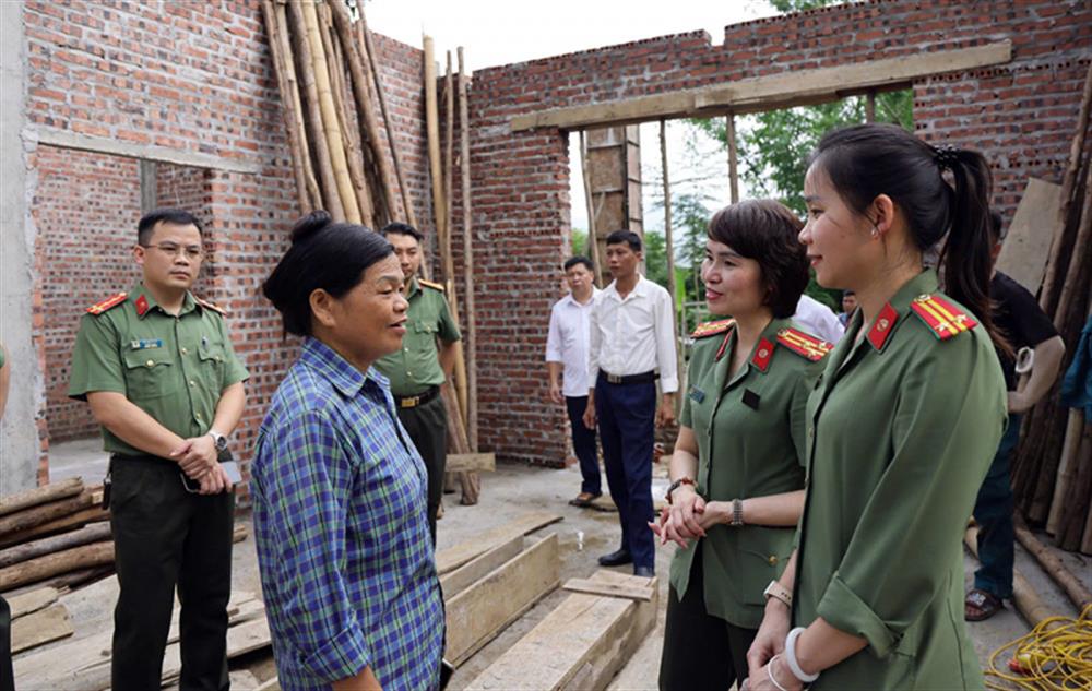 Hai ngôi nhà mới đang dần hình thành từ nguồn kinh phí hỗ trợ của Công đoàn Công an nhân dân.