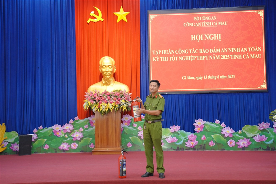 Hướng dẫn kiểm tra các thiết bị phòng cháy, chữa cháy tại điểm thi, sẵn sàng ứng phó với mọi tình huống cháy nổ.