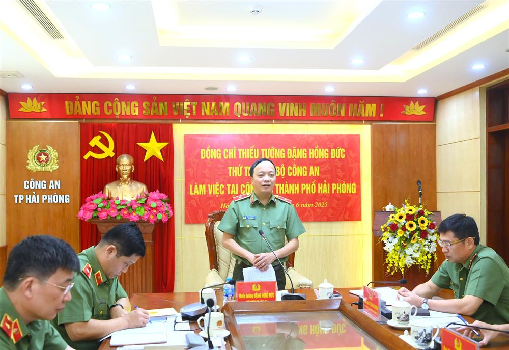 Thứ trưởng Đặng Hồng Đức phát biểu chỉ đạo tại buổi làm việc.