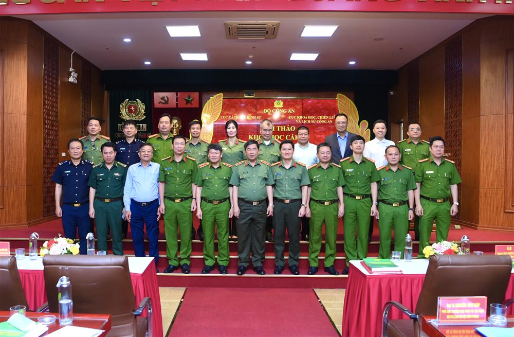 Các đại biểu dự Hội thảo.