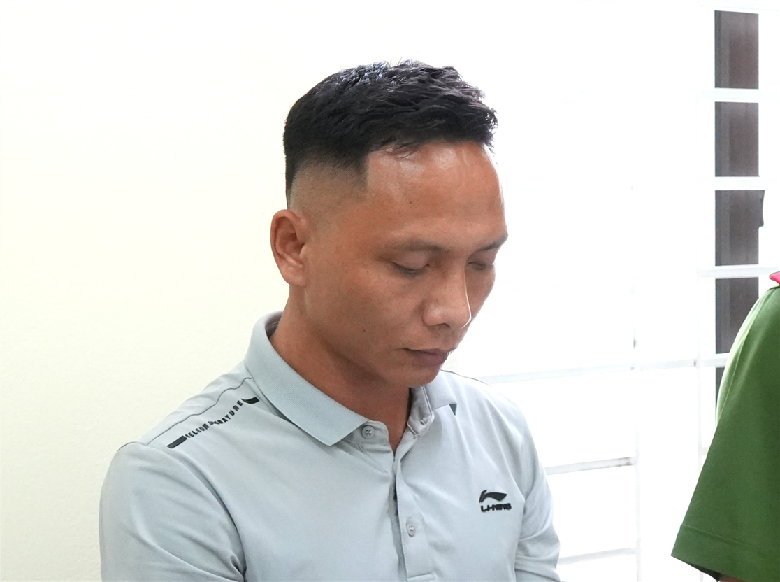 Cơ quan Cảnh sát điều tra Công an tỉnh Hà Giang tống đạt quyết định và lệnh đối với Nguyễn Văn Vững.