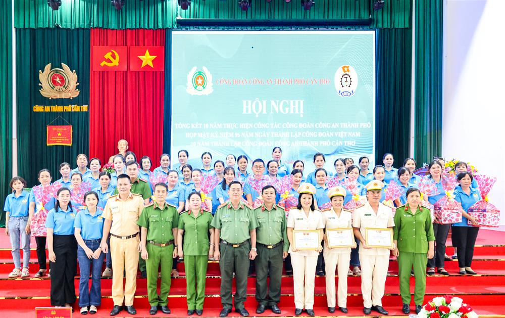 Các đại biểu dự Hội nghị.