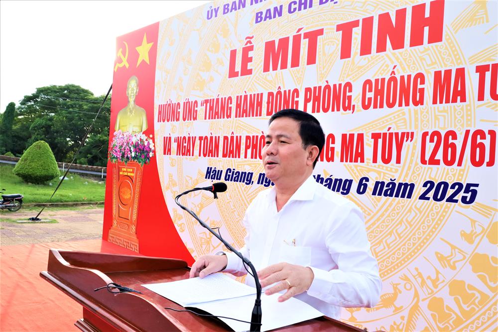 Đồng chí Trần Văn Huyến, Chủ tịch Ủy ban nhân dân tỉnh phát biểu tại buổi Lễ.