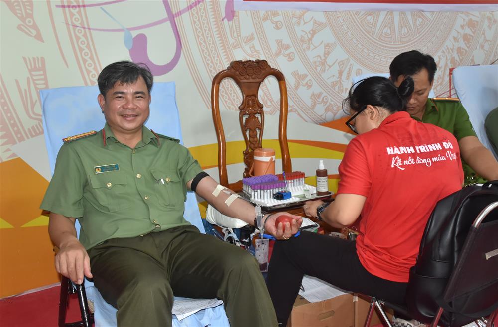 Thượng tá Lê Ngọc Lĩnh, Phó trưởng Phòng Tham mưu, Công an tỉnh thường xuyên tham gia HMTN.
