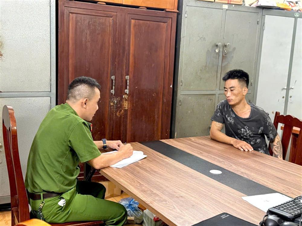 Cơ quan Cảnh sát điều tra Công an tỉnh lấy lời khai đối tượng Mai Đức Giang.