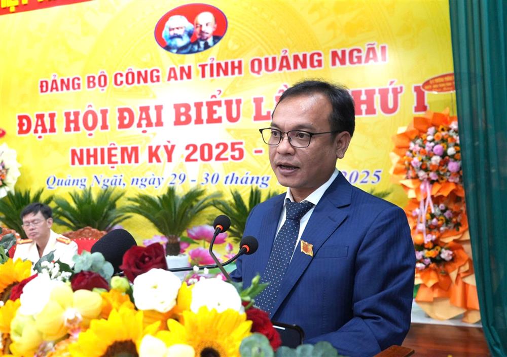 Đồng chí U Huấn, Phó Bí thư Thường trực Tỉnh ủy tỉnh Quảng Ngãi phát biểu Đại hội.