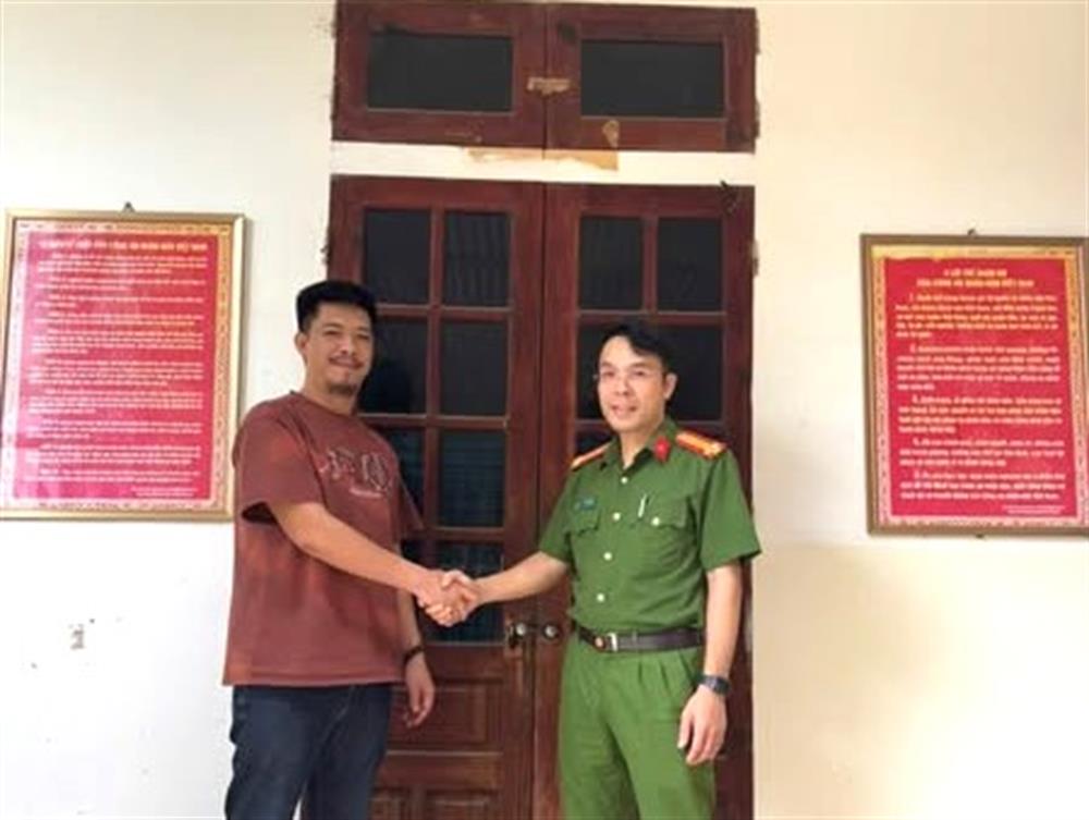 - Anh Nguyễn Duy Duyệt gửi lời cảm ơn Công an xã Thuận Châu đã giúp anh nhận lại tiền chuyển khoản nhầm.