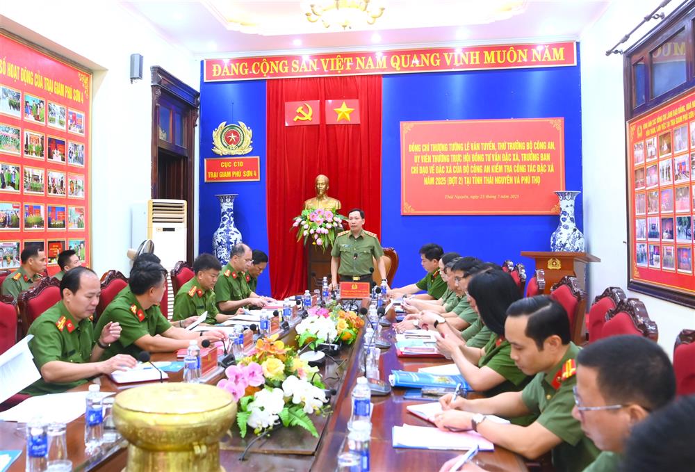 Thứ trưởng Lê Văn Tuyến chủ trì buổi làm việc.