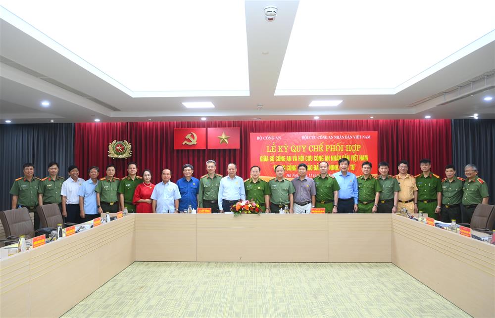 Các đại biểu dự buổi Lễ.