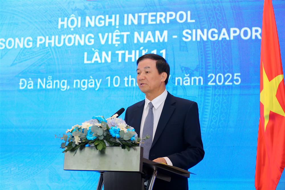 Thiếu tướng Trần Minh Tiến phát biểu tại Hội nghị.