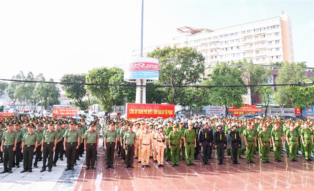 Các lực lượng tham gia Lễ ra quân.
