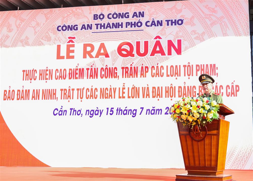 Thiếu tướng Huỳnh Việt Hòa, Giám đốc Công an thành phố Cần Thơ phát biểu tại Lễ ra quân.
