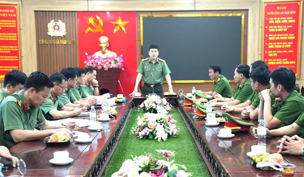 Đại tá Trần Hồng Quang, Phó Giám đốc Công an tỉnh phát biểu tại buổi kiểm tra.