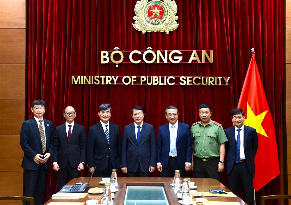 Bộ trưởng Lương Tam Quang; ngài Tsuneda Teruo cùng các đại biểu.