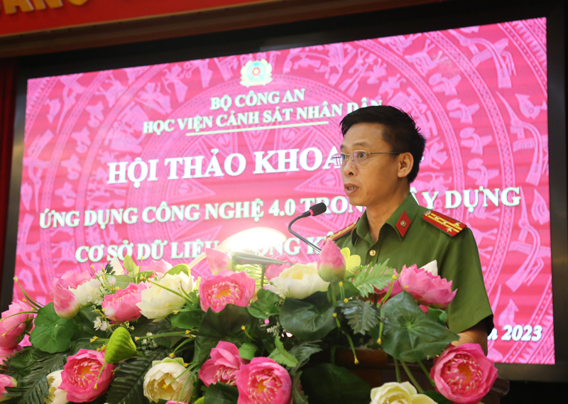 Đại tá, PGS.TS Phạm Xuân Định, Viện trưởng Viện Khoa học Cảnh sát báo cáo đề dẫn Hội thảo