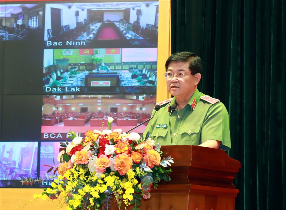 Trung tướng Trần Đức Tuấn, Chánh Thanh tra Bộ Công an phát biểu đề dẫn Hội thảo.
