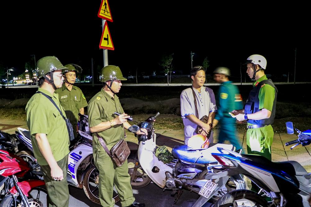 Lực lượng chuyển hoá địa bàn xã Tiến Hưng tuần tra, đảm bảo ANTT.