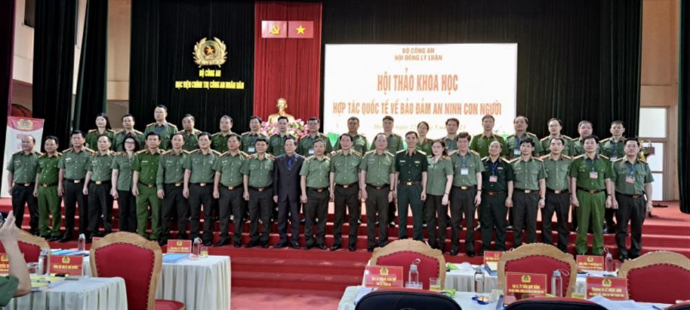 Các đại biểu tham dự Hội thảo.