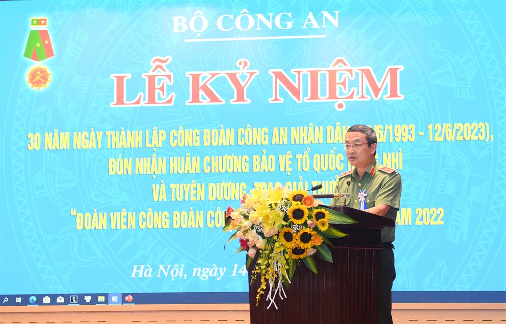 Trung tướng Nguyễn Ngọc Toàn trình bày diên văn kỷ niệm tại buổi Lễ.