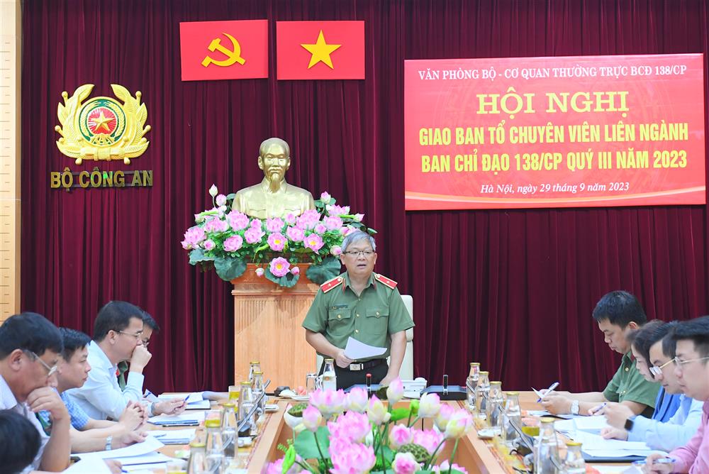 Thiếu tướng Hoàng Anh Tuyên phát biểu tại Hội nghị.