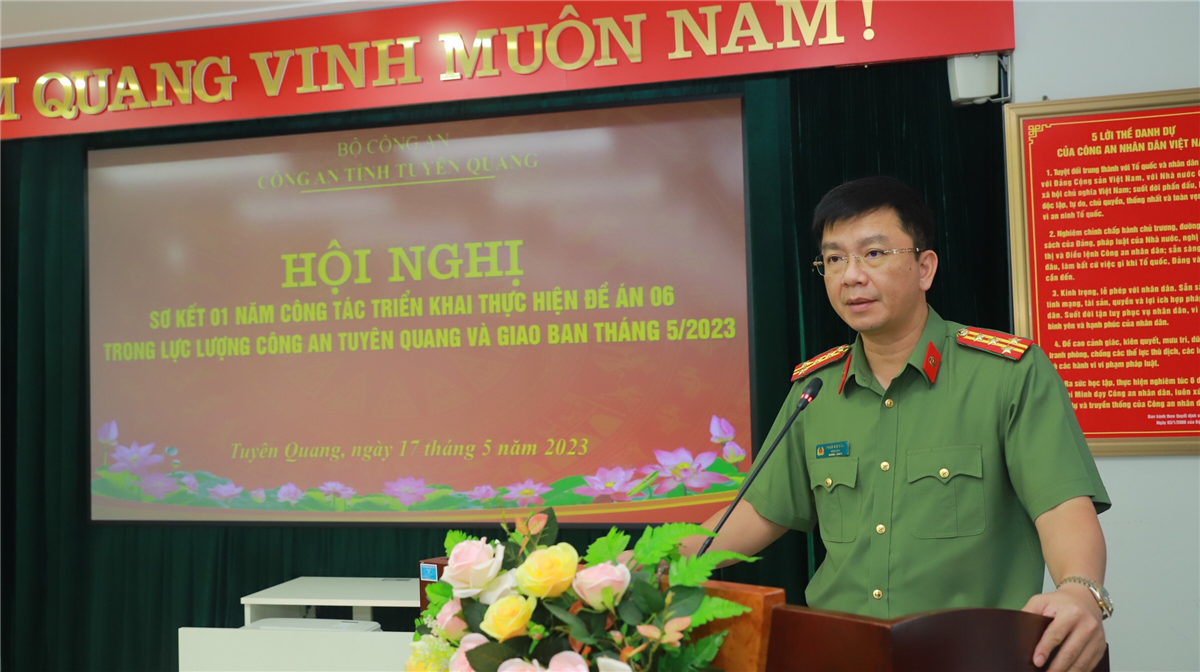 Đại tá Phạm Kim Đĩnh phát biểu tại Hội nghị.