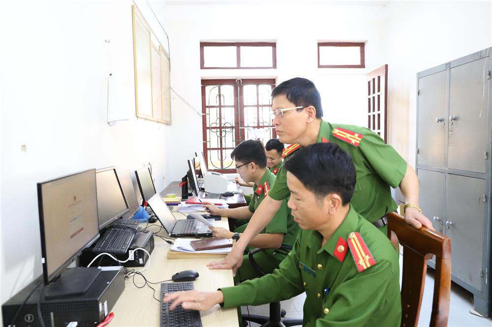 Quản lý dữ liệu đúng, đủ, sạch, sống.