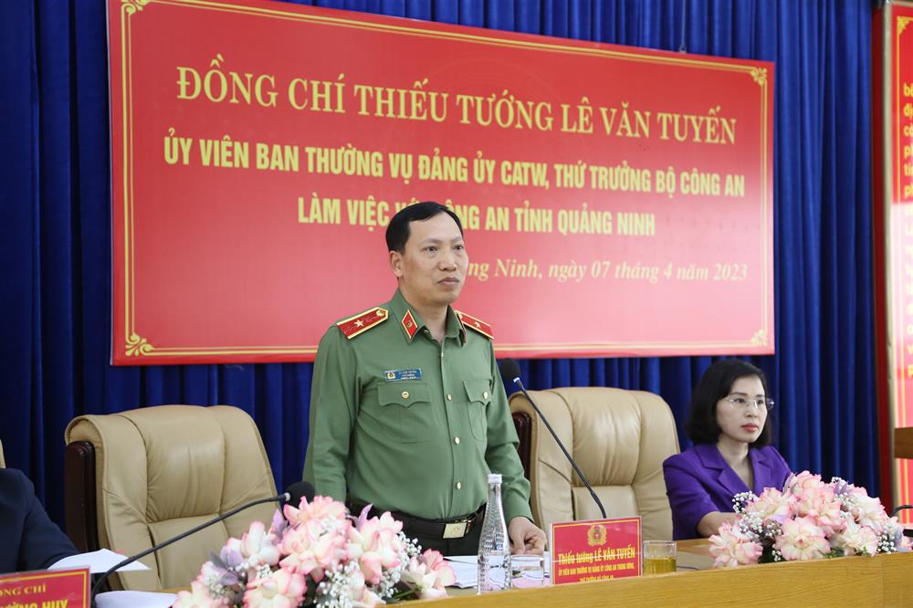 Thứ trưởng Lê Văn Tuyến phát biểu tại buổi làm việc.