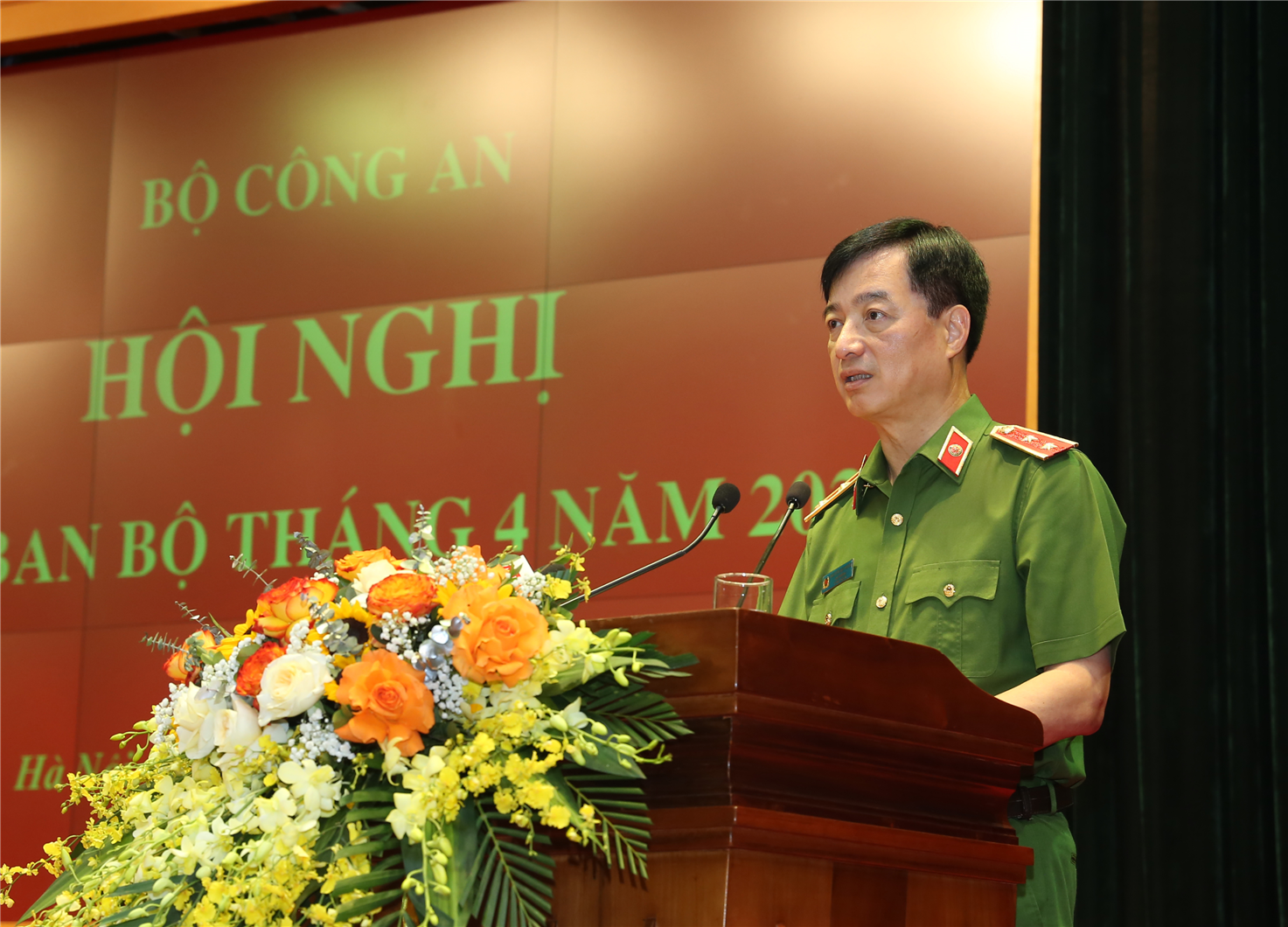 Thứ trưởng Nguyễn Duy Ngọc điều hành tham luận tại Hội nghị.