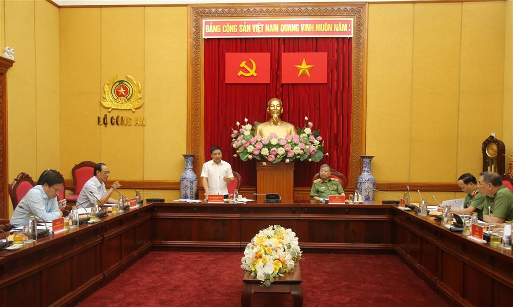 Bộ trưởng Nguyễn Văn Thắng phát biểu tại cuộc họp.