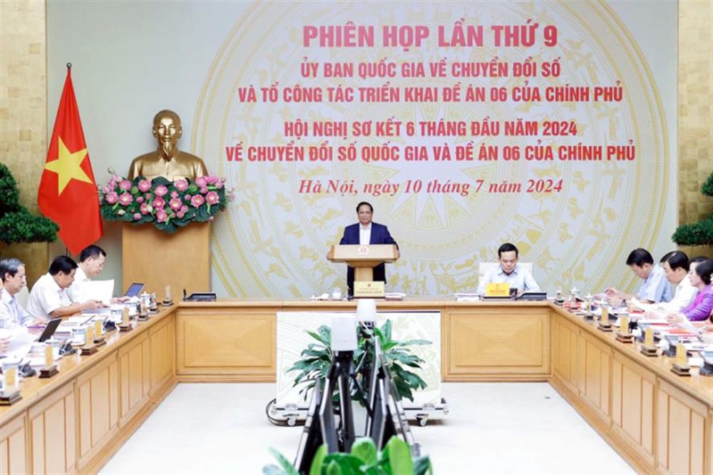 Thủ tướng Phạm Minh Chính phát biểu chỉ đạo tại phiên họp và hội nghị.