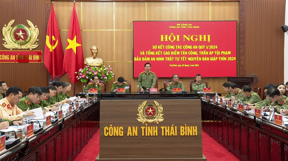 Đại tá Trần Văn Phúc phát biểu tại Hội nghị,