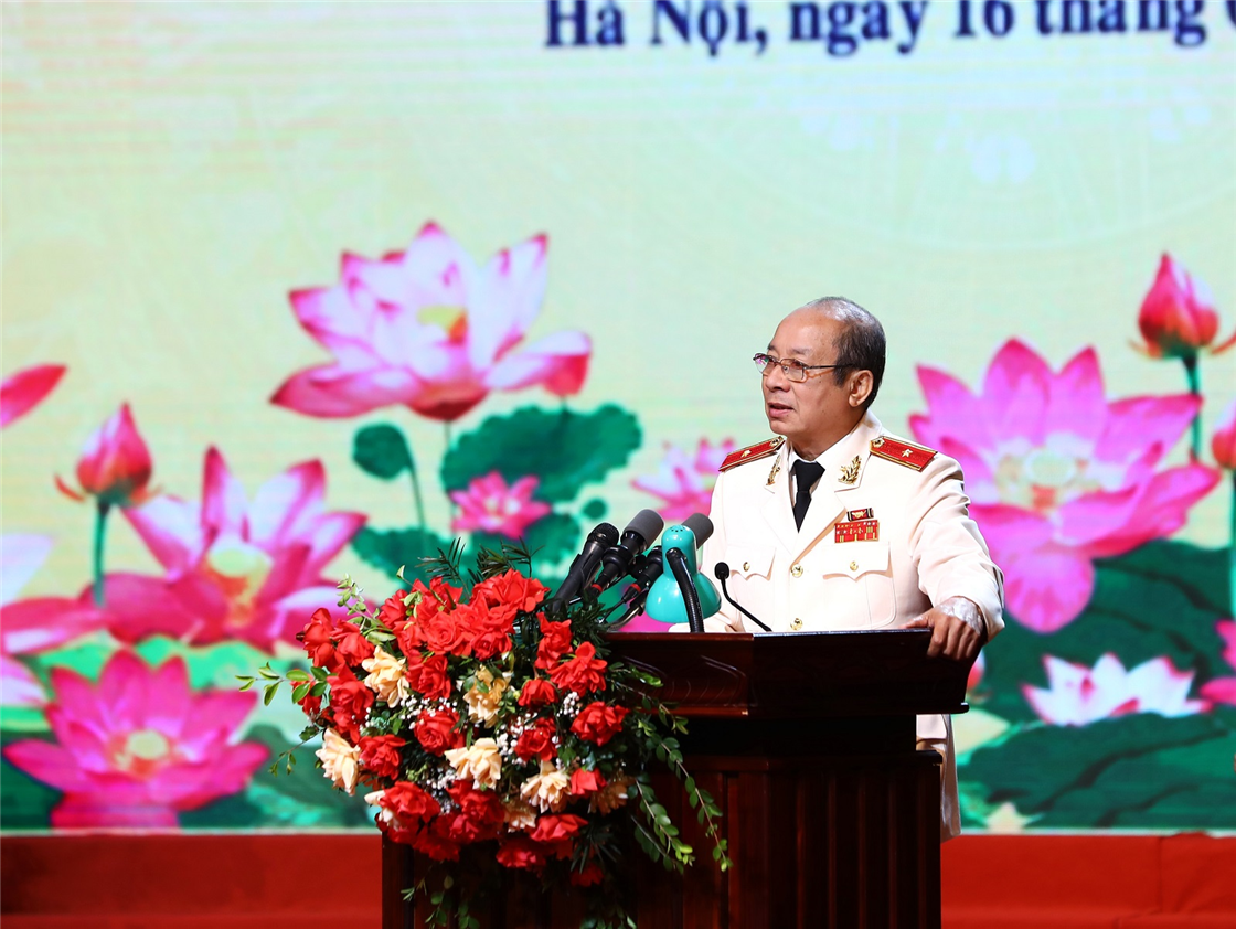 Thiếu tướng Đặng Trọng Huy đại diện các thế hệ Cảnh vệ hưu trí phát biểu tại buổi Lễ.