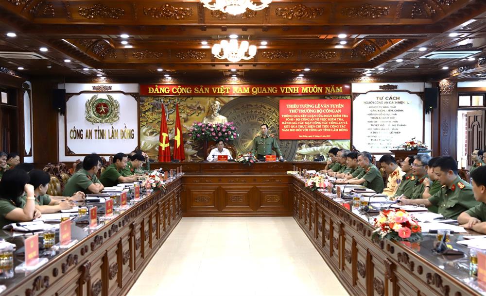 Toàn cảnh buổi làm việc.