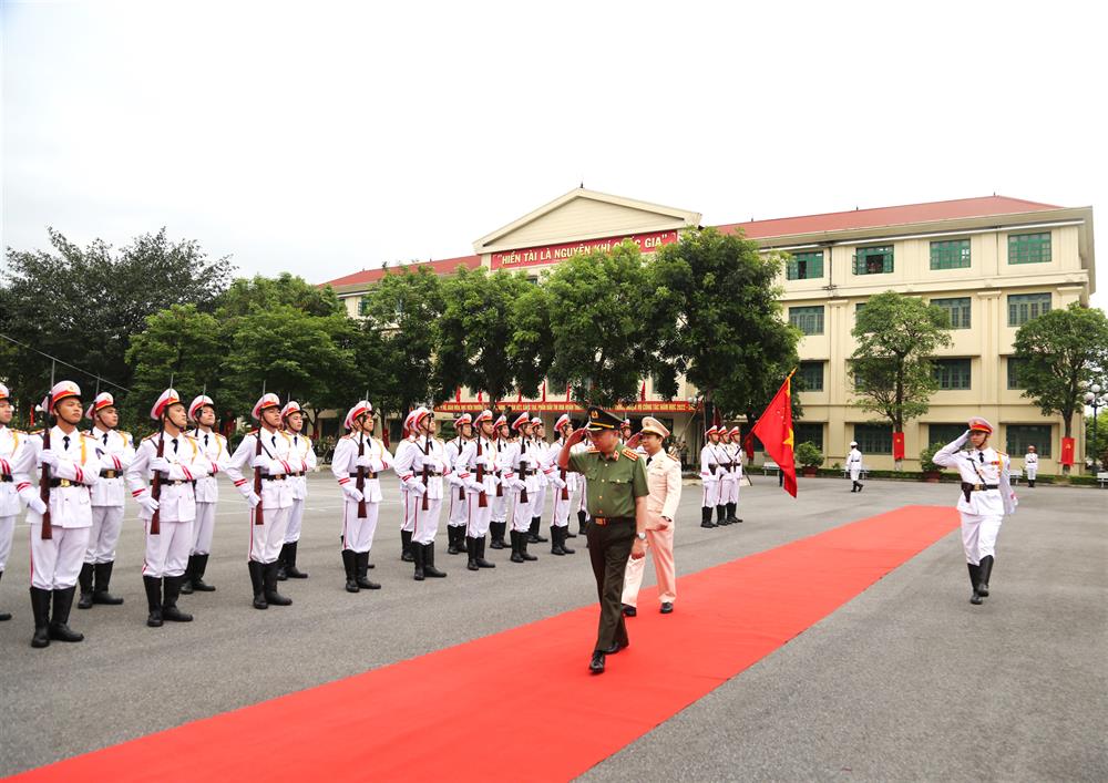 Bộ trưởng Tô Lâm duyệt Đội danh dự Trường Cao đẳng An ninh nhân dân I.