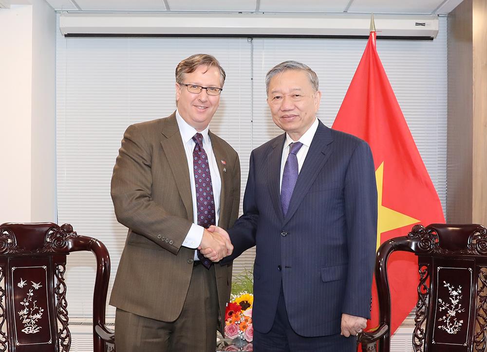 Bộ trưởng Tô Lâm và ông Alex Feldman.