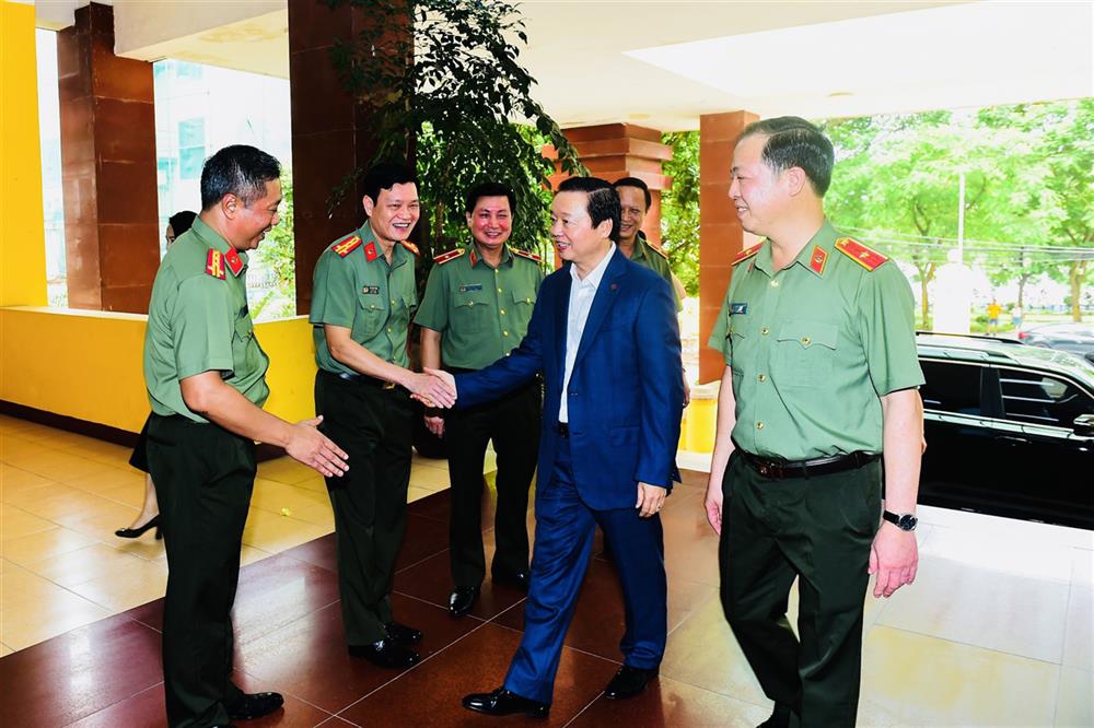 Phó Thủ tướng Chính phủ Trần Hồng Hà cùng Đoàn công tác đã đến thăm, động viên cán bộ chiến sĩ Bộ Tư lệnh Cảnh vệ.