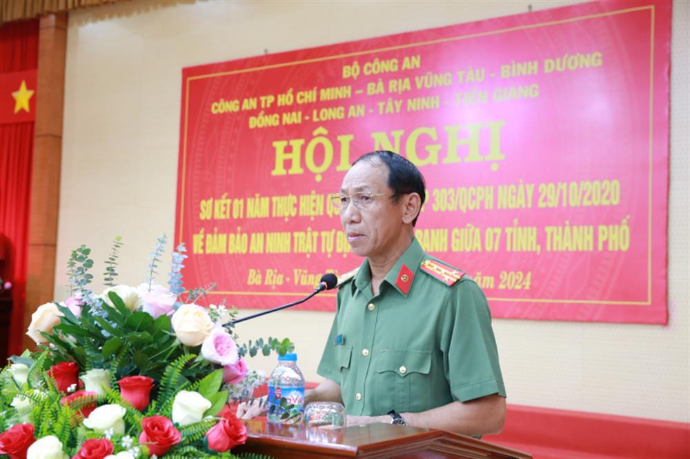 Đại tá Bùi Văn Thảo, Giám đốc Công an tỉnh Bà Rịa-Vũng Tàu (đơn vị Cụm trưởng) phát biểu khai mạc hội nghị.