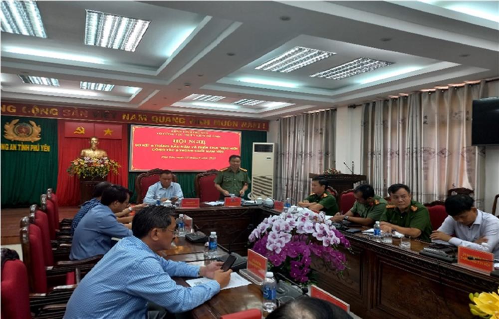 Toàn cảnh cuộc họp.