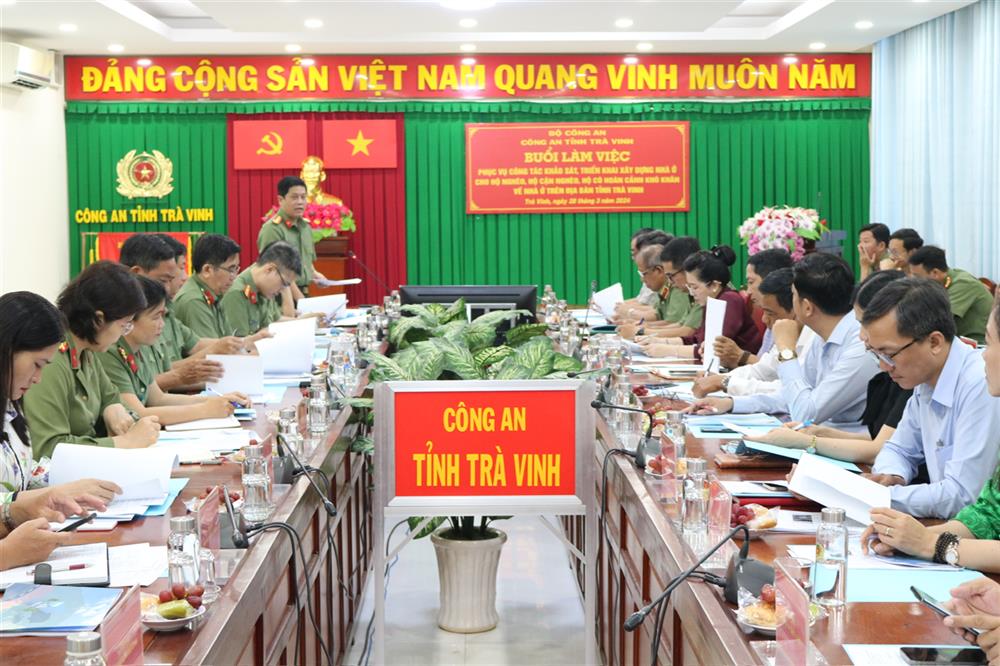 Quang cảnh buổi làm việc.