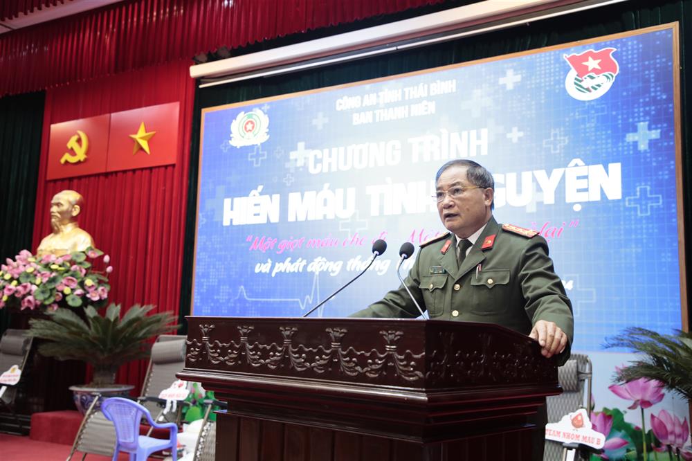 Đại tá Phạm Đình Tâm, Phó Giám đốc Công an tỉnh phát biểu tại chương trình.