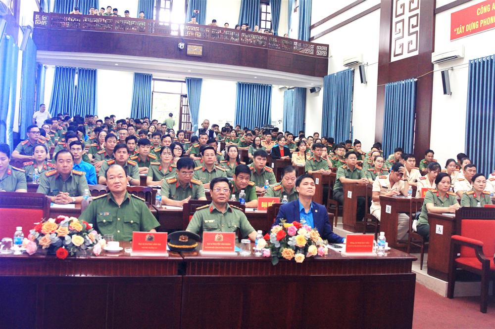 Các đại biểu tham dự Hội nghị.