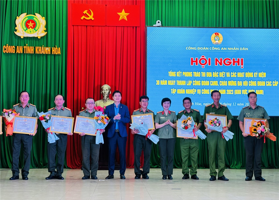 Công đoàn CAND trao giải cho các tác giả đạt giải cuộc thi “Sáng tác ca khúc về đoàn viên, công nhân lao động và Công đoàn CAND.