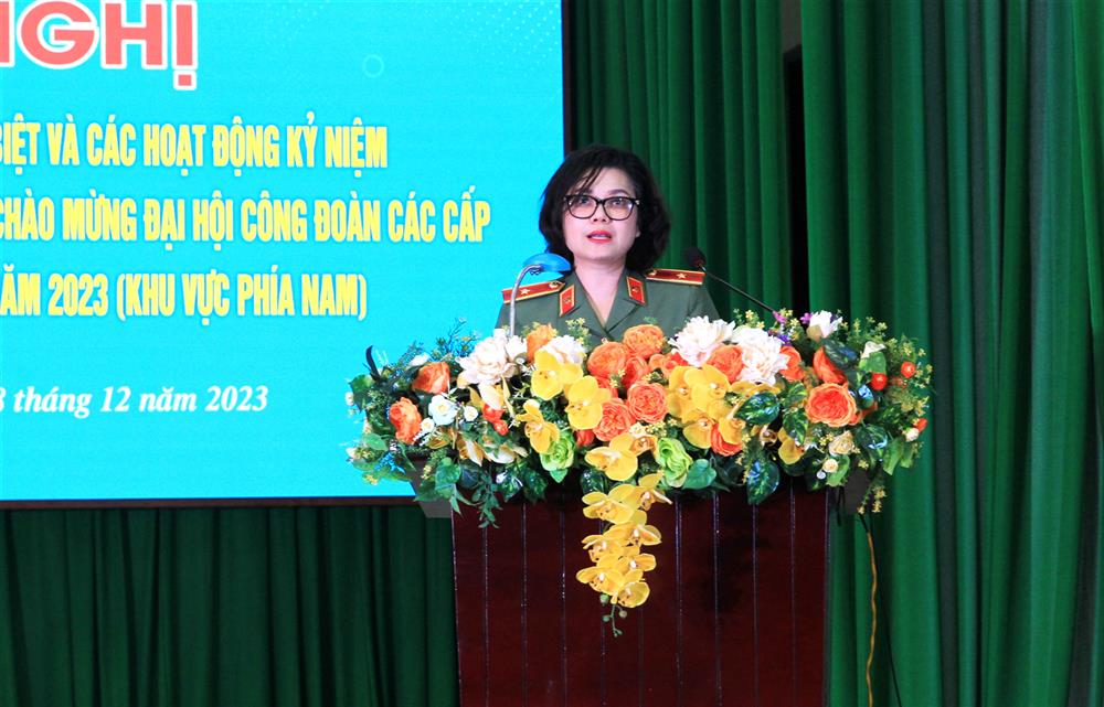 Thiếu tướng Ngô Hoài Thu phát biểu tại Hội nghị.