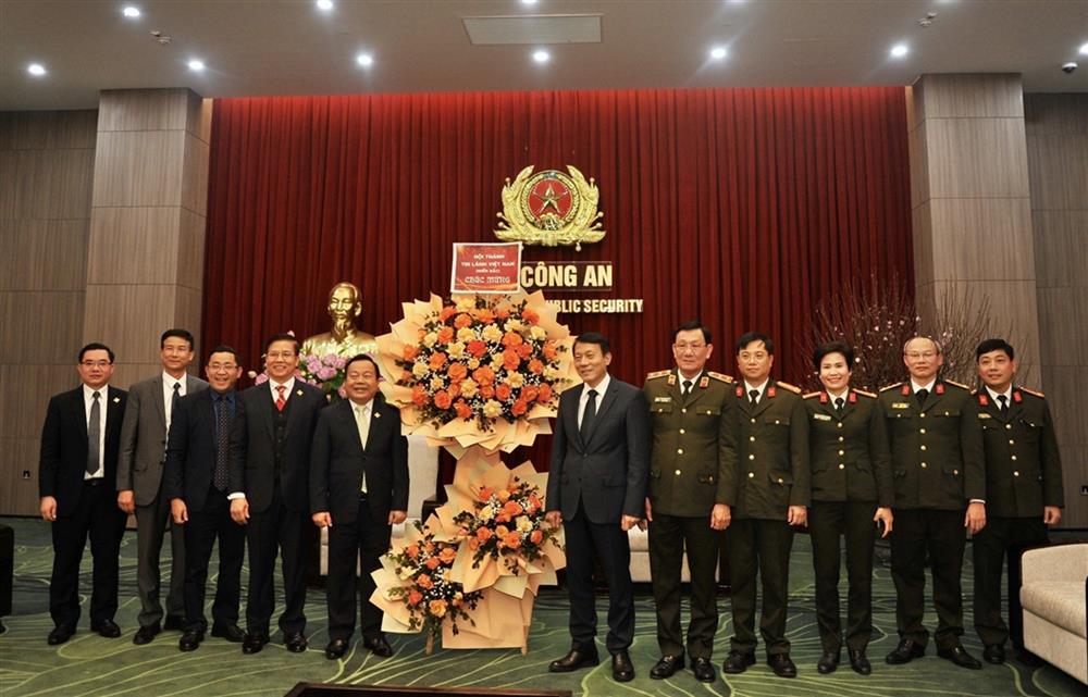 Thứ trưởng Lương Tam Quang và Đoàn Hội thánh Tin lành Việt Nam (miền Bắc) cùng các đại biểu Bộ Công an.