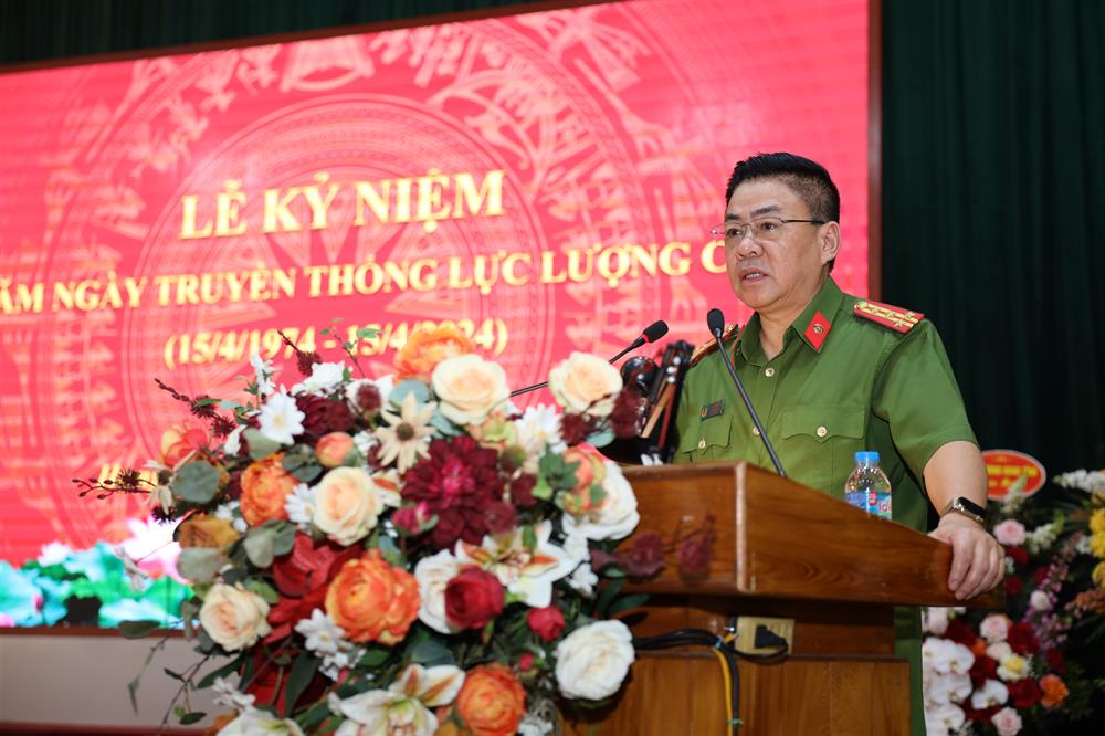 Đồng chí Phó Giám đốc Công an tỉnh phát biểu tại Lễ kỷ niệm.